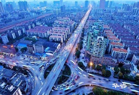 華咨交通裝上智慧的電腦，專家團(tuán)隊積極推進(jìn)城市交通優(yōu)化智慧思考方式